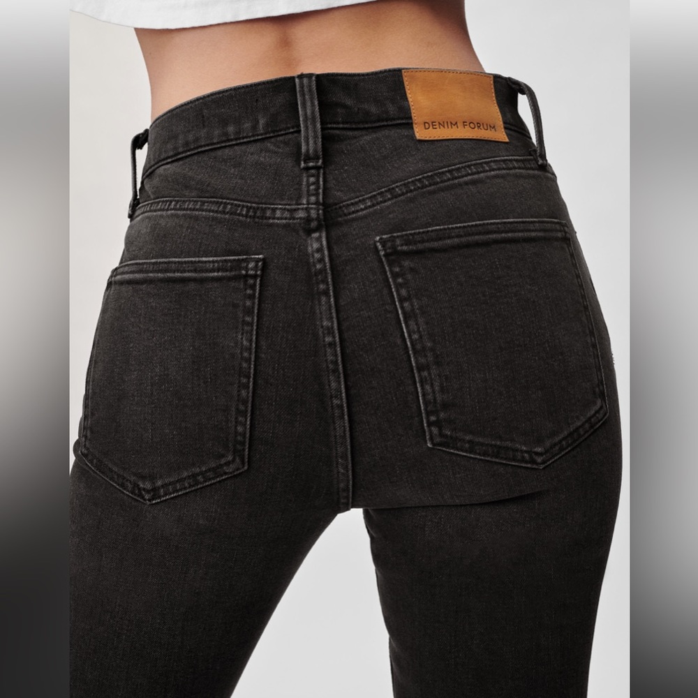 NEW Aritzia Denim Forum
The Yoko High Rise Slim 28W 26L